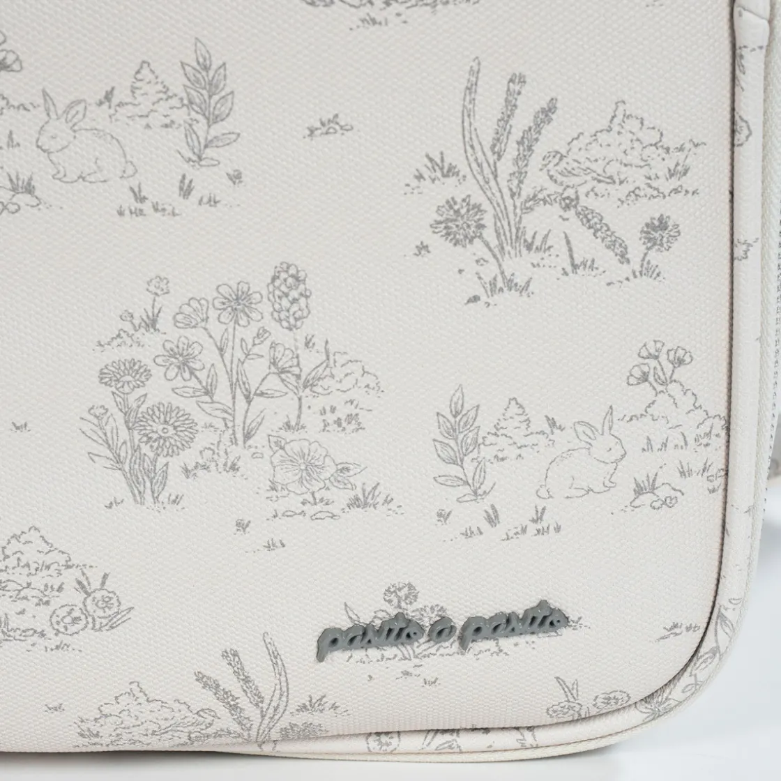 maleta_pasito_a_pasito_to_5-1.webp Fashion Maleta Toile de Jouy Cream Bolsos
