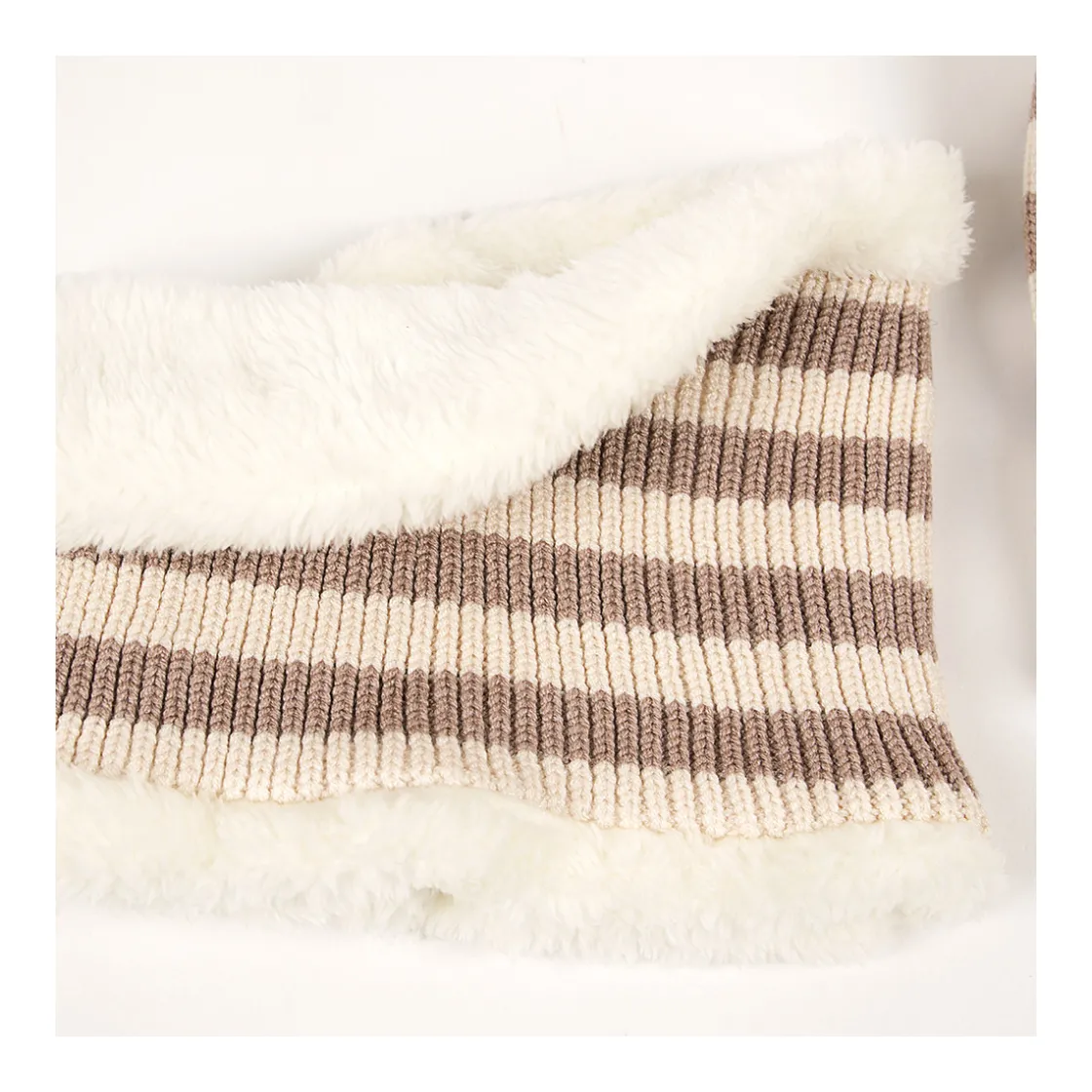 conjunto_gorro_pompon_y_c_1.webp Discount Conjunto gorro pompon y cuello rayas Manoplas Y Gorros
